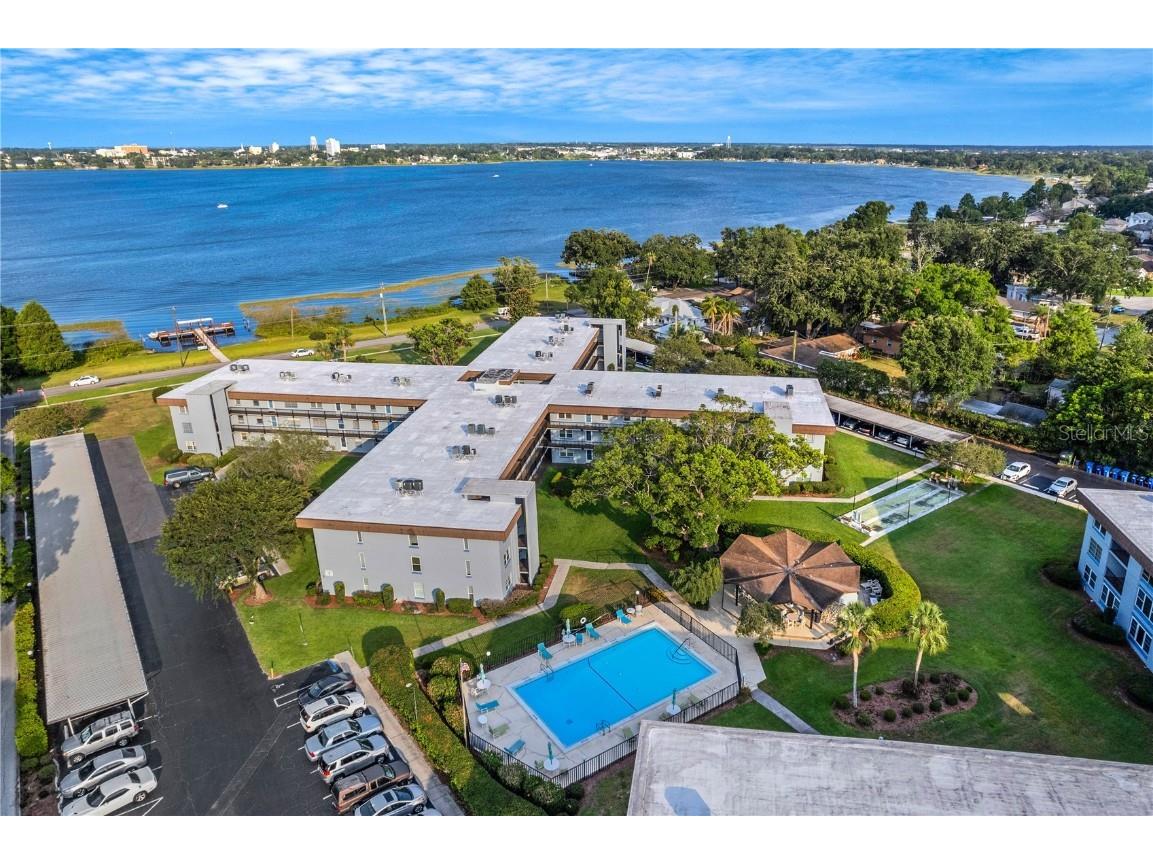 333 Lake Howard Drive NW #201C Winter Haven FL 33880 P4926924 image1