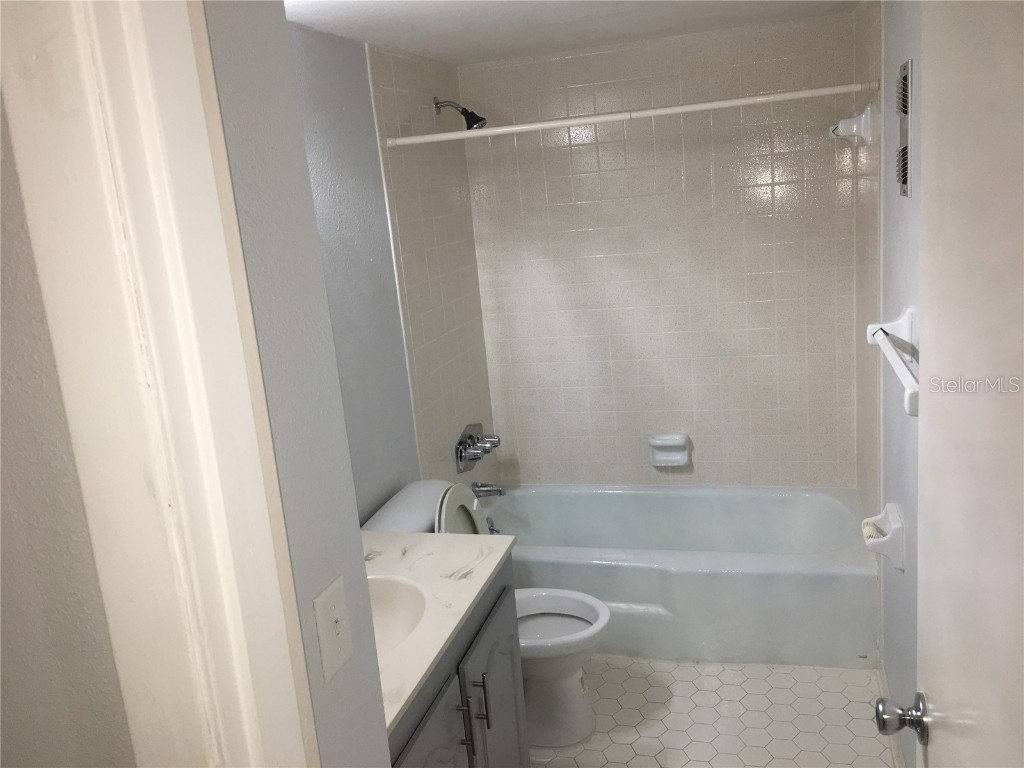 333 Lake Howard Drive NW #204C Winter Haven FL 33880 U8249519 image9