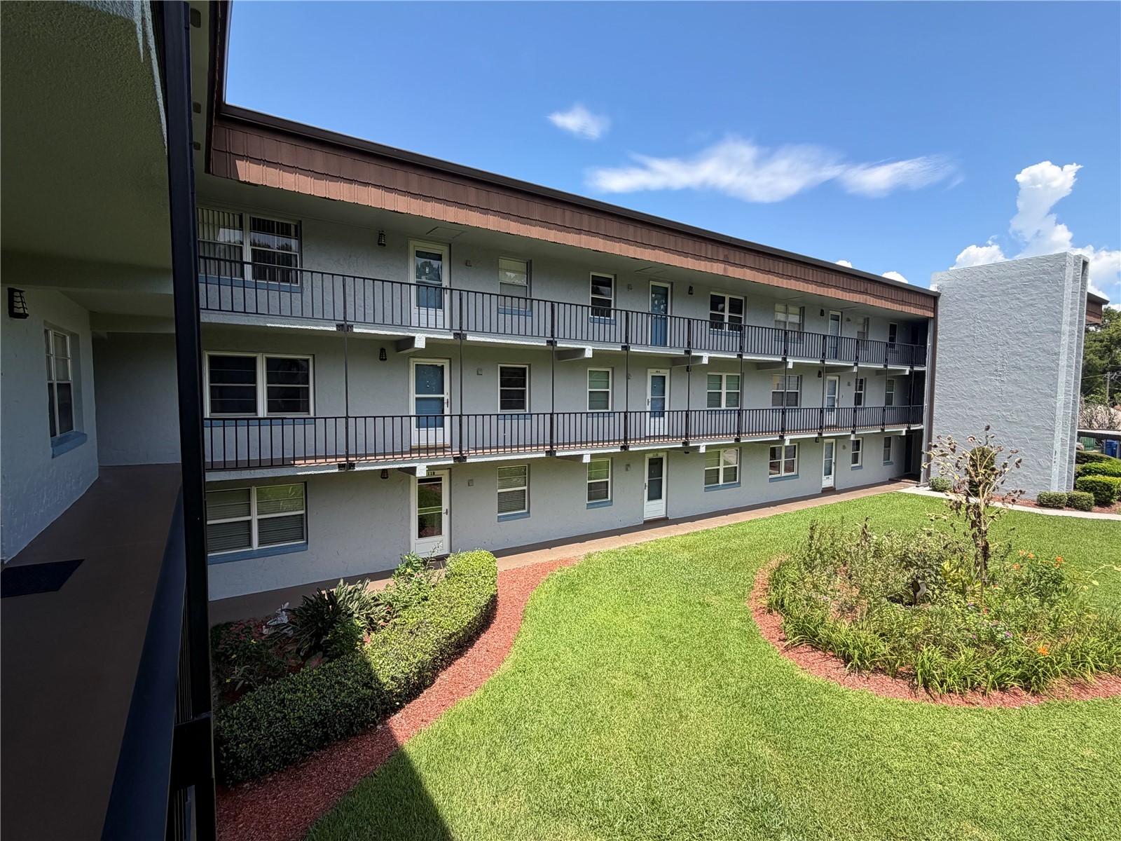 333 Lake Howard Drive NW #211B Winter Haven FL 33880 L4963297 image1