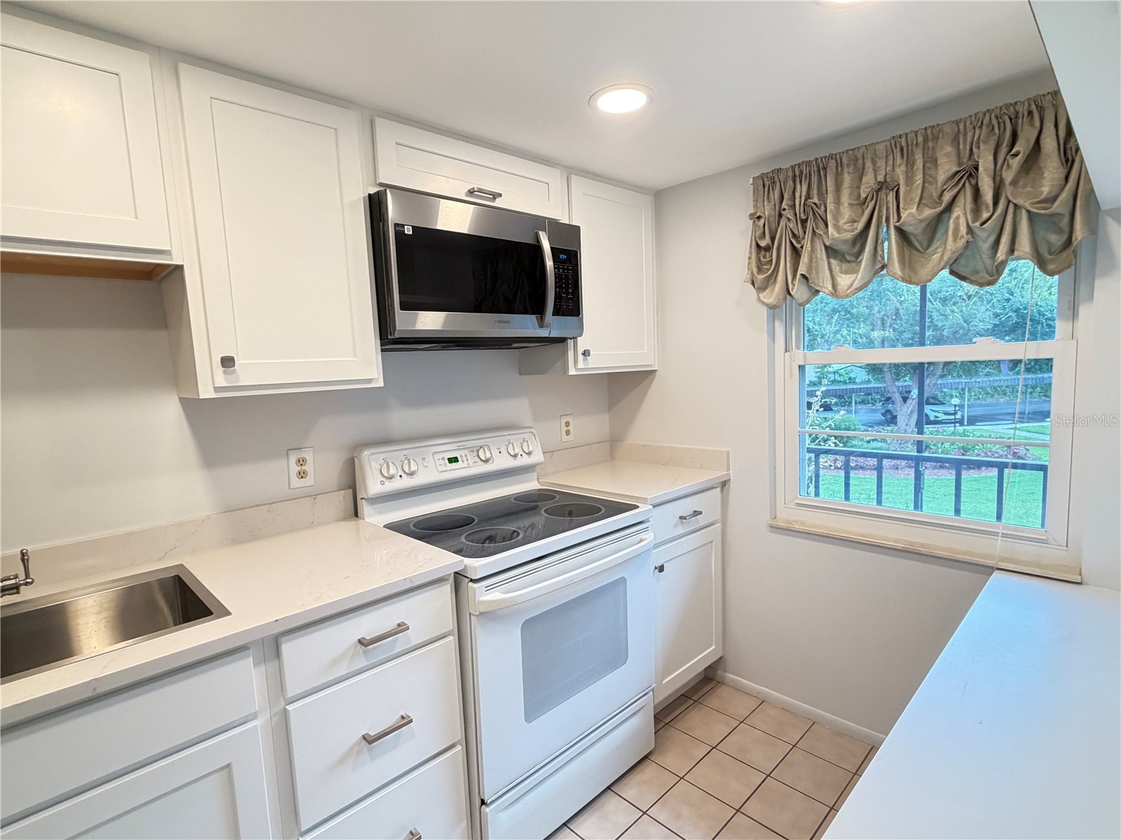 333 Lake Howard Drive NW #211B Winter Haven FL 33880 L4963297 image2