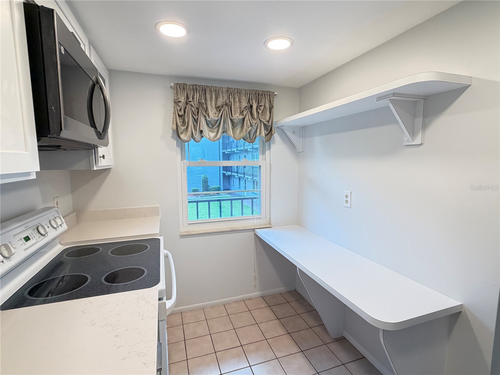 333 Lake Howard Drive NW #211B Winter Haven FL 33880 L4963297 image3