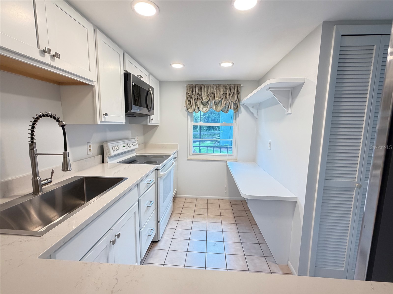 333 Lake Howard Drive NW #211B Winter Haven FL 33880 L4963297 image5