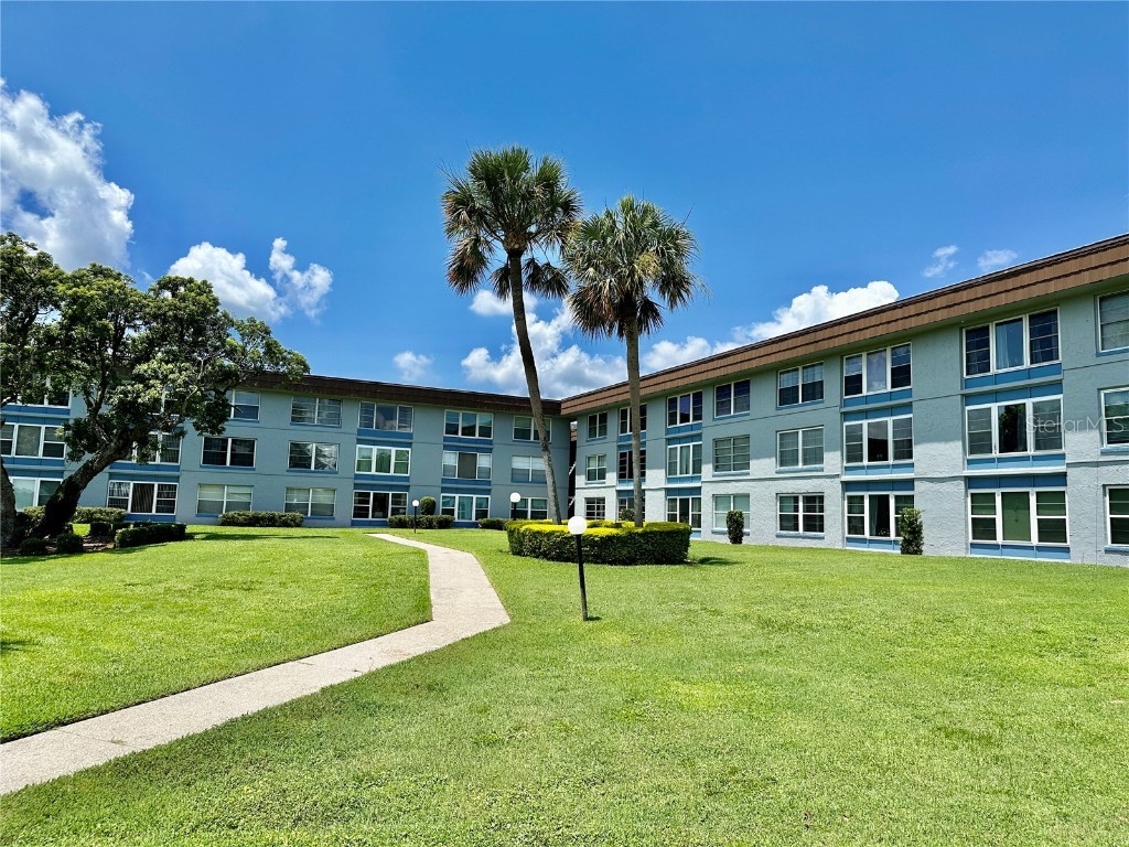 333 Lake Howard Drive NW #313C Winter Haven FL 33880 J964258 image1