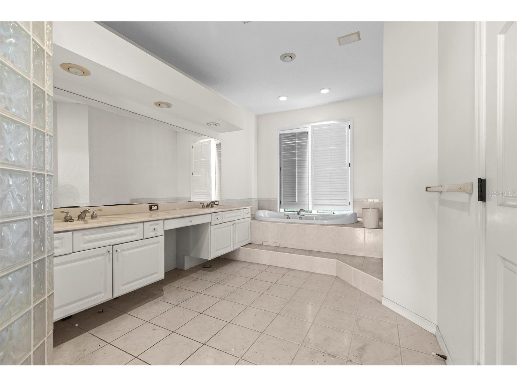 333 Midway Island Clearwater Beach FL 33767 TB8395574 image28