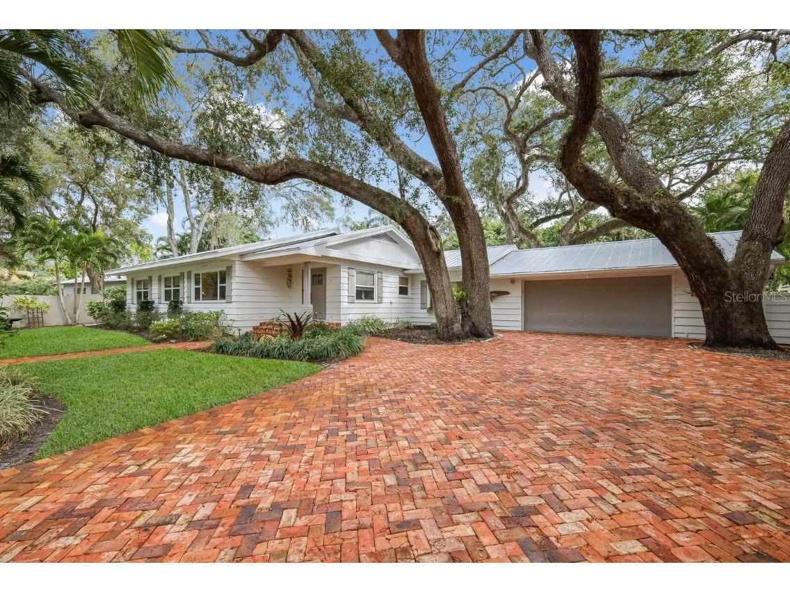 3331 Old Oak Drive Sarasota FL 34239 A4593229 image1