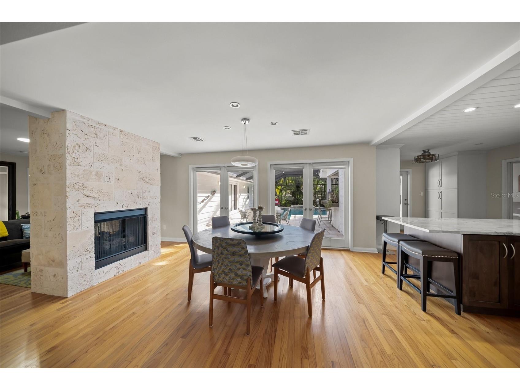 3331 Old Oak Drive Sarasota FL 34239 A4675449 image10