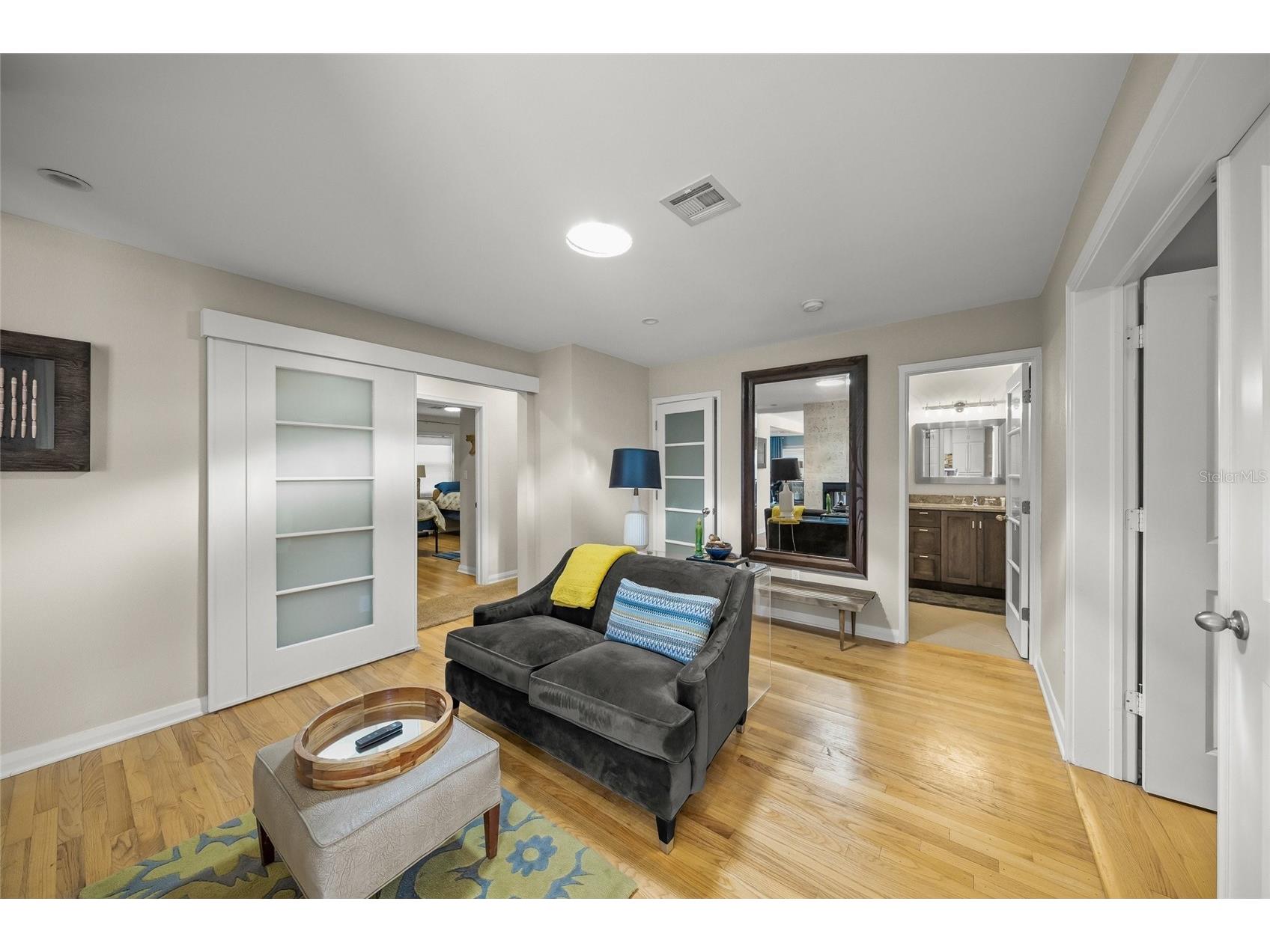 3331 Old Oak Drive Sarasota FL 34239 A4675449 image16