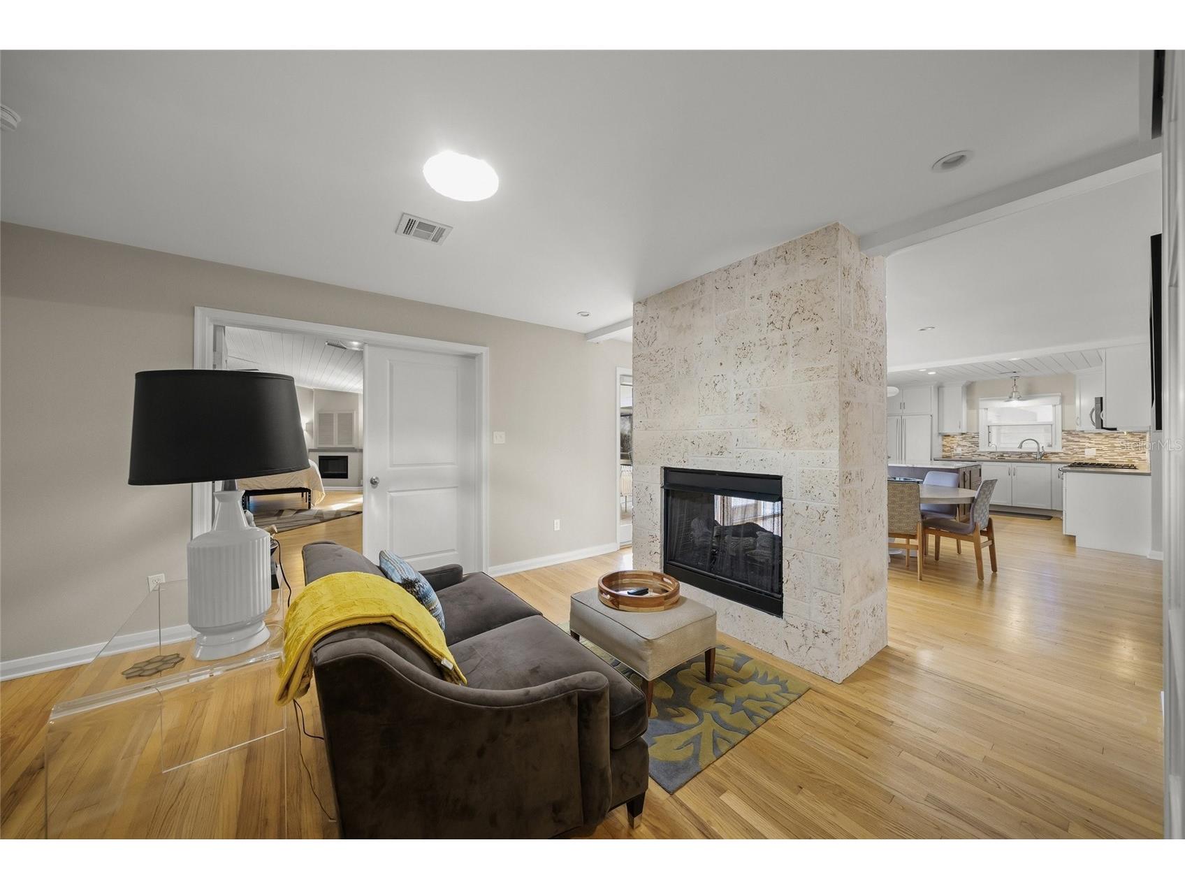 3331 Old Oak Drive Sarasota FL 34239 A4675449 image17