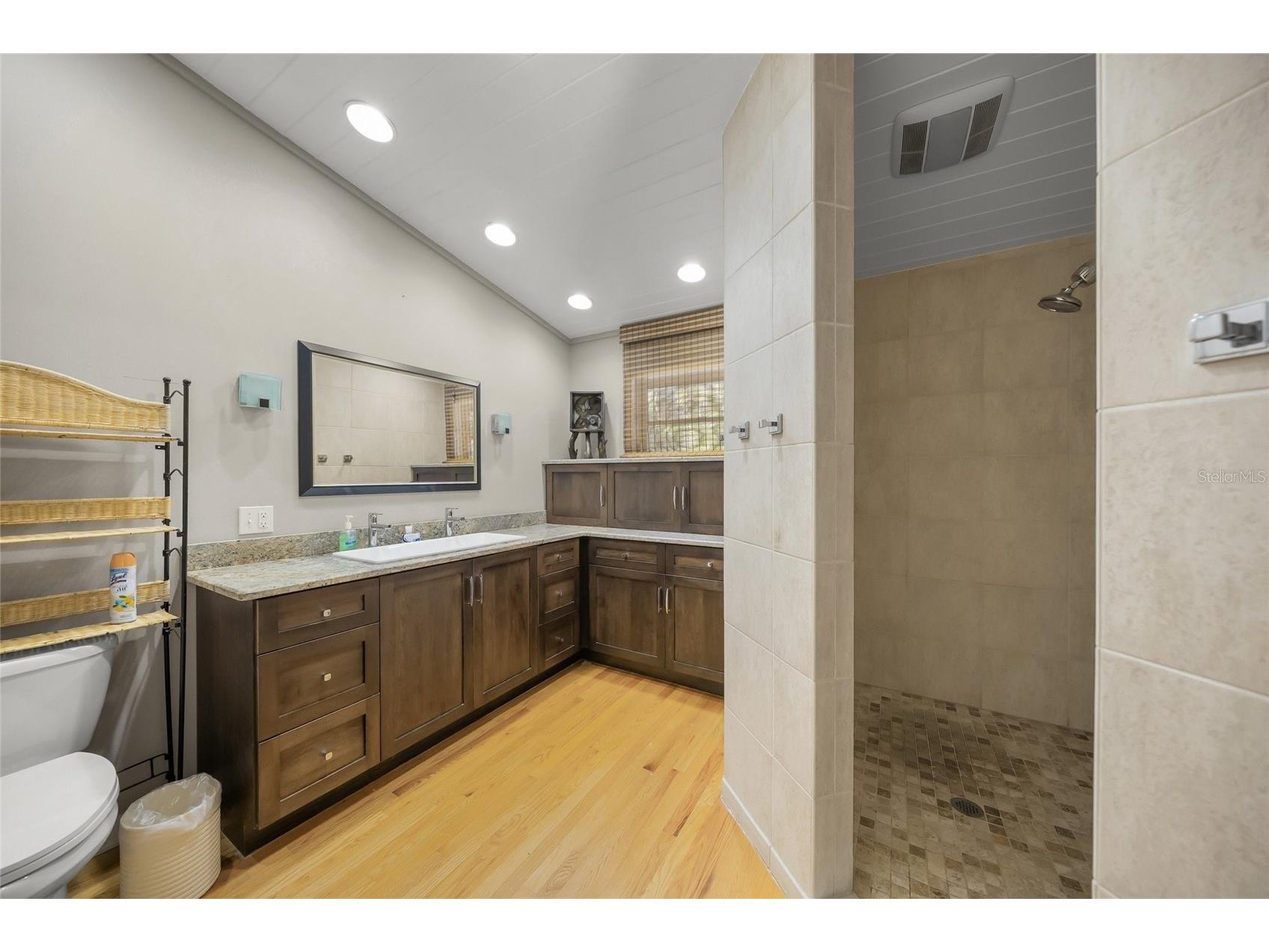 3331 Old Oak Drive Sarasota FL 34239 A4675449 image22