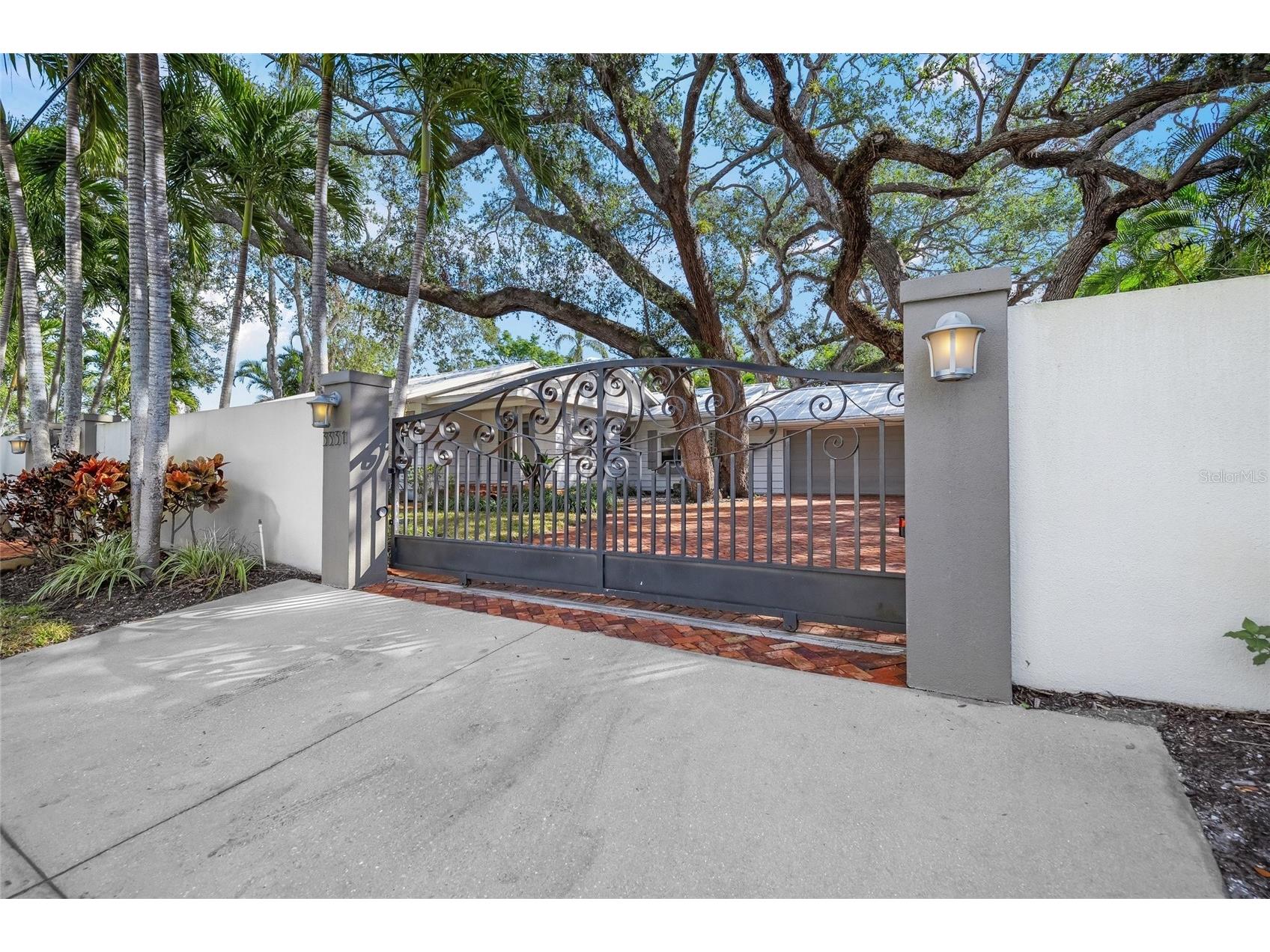 3331 Old Oak Drive Sarasota FL 34239 A4675449 image3