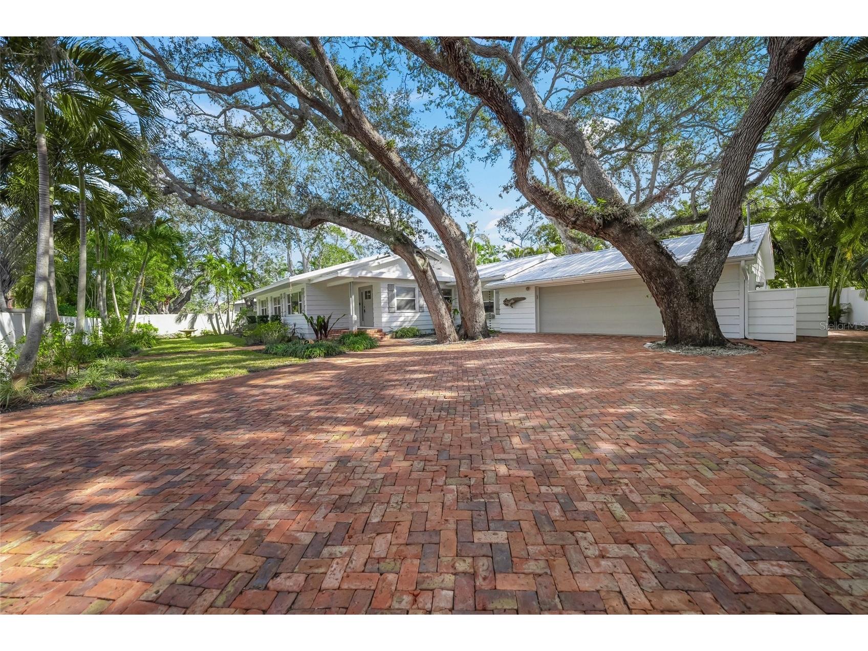 3331 Old Oak Drive Sarasota FL 34239 A4675449 image4