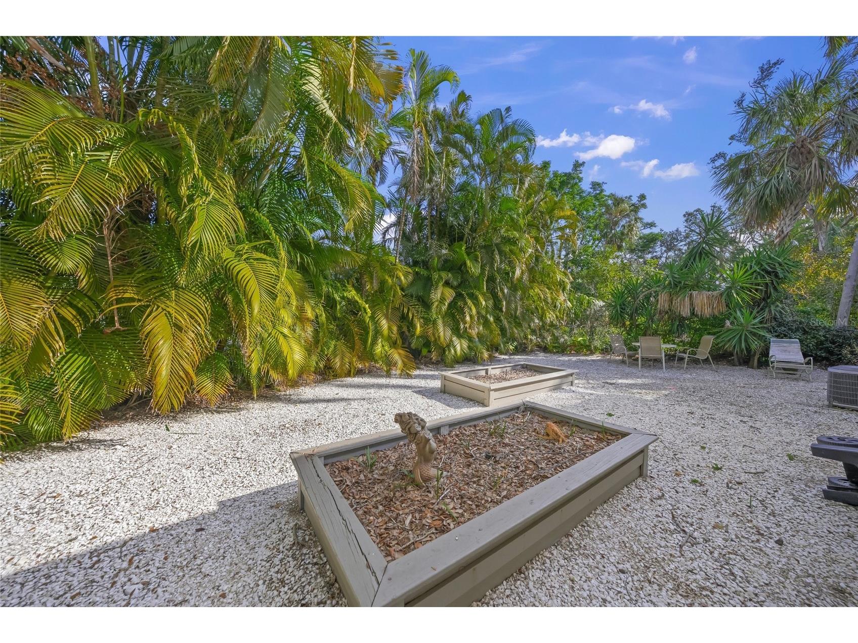 3331 Old Oak Drive Sarasota FL 34239 A4675449 image40