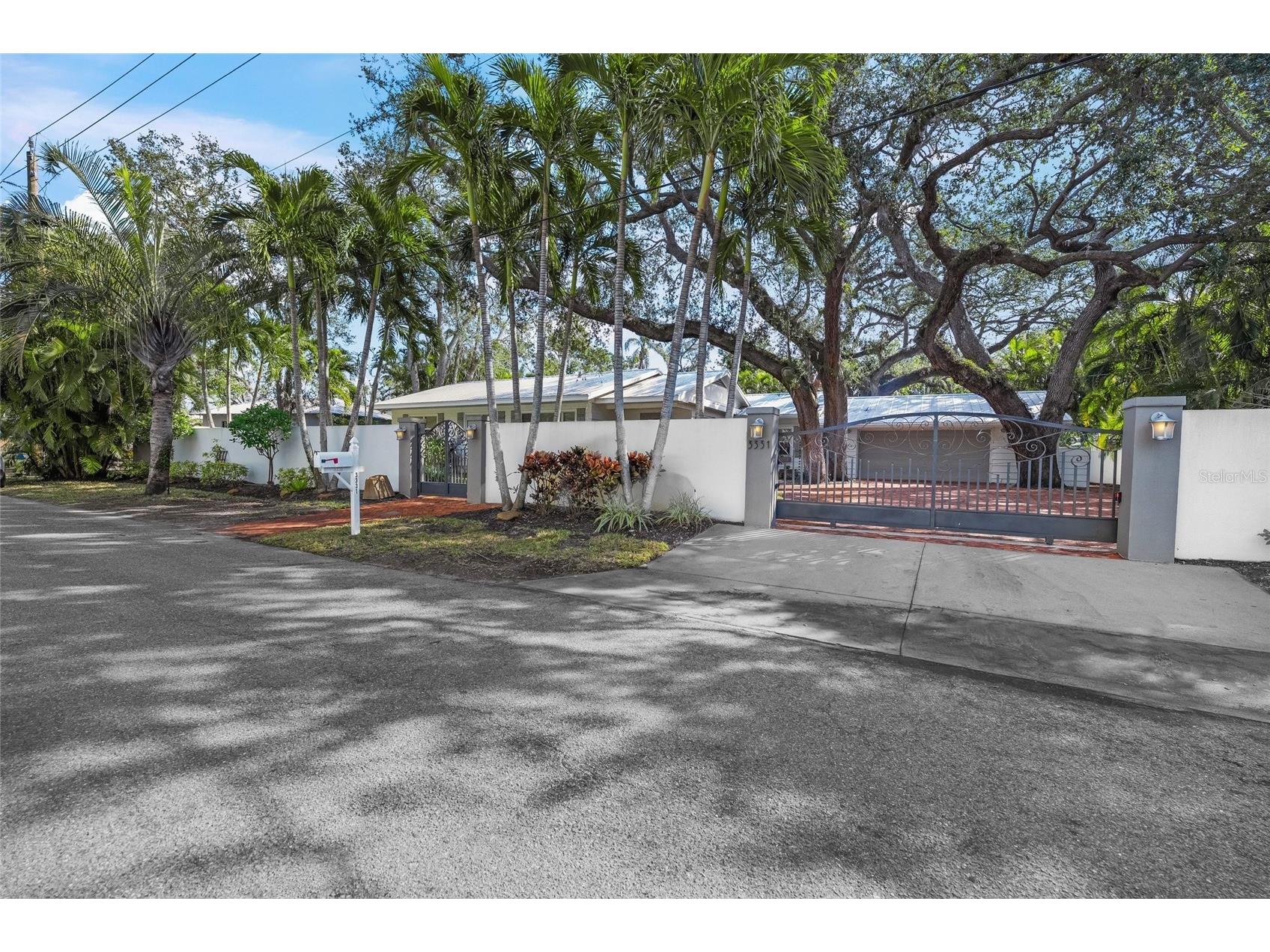 3331 Old Oak Drive Sarasota FL 34239 A4675449 image42