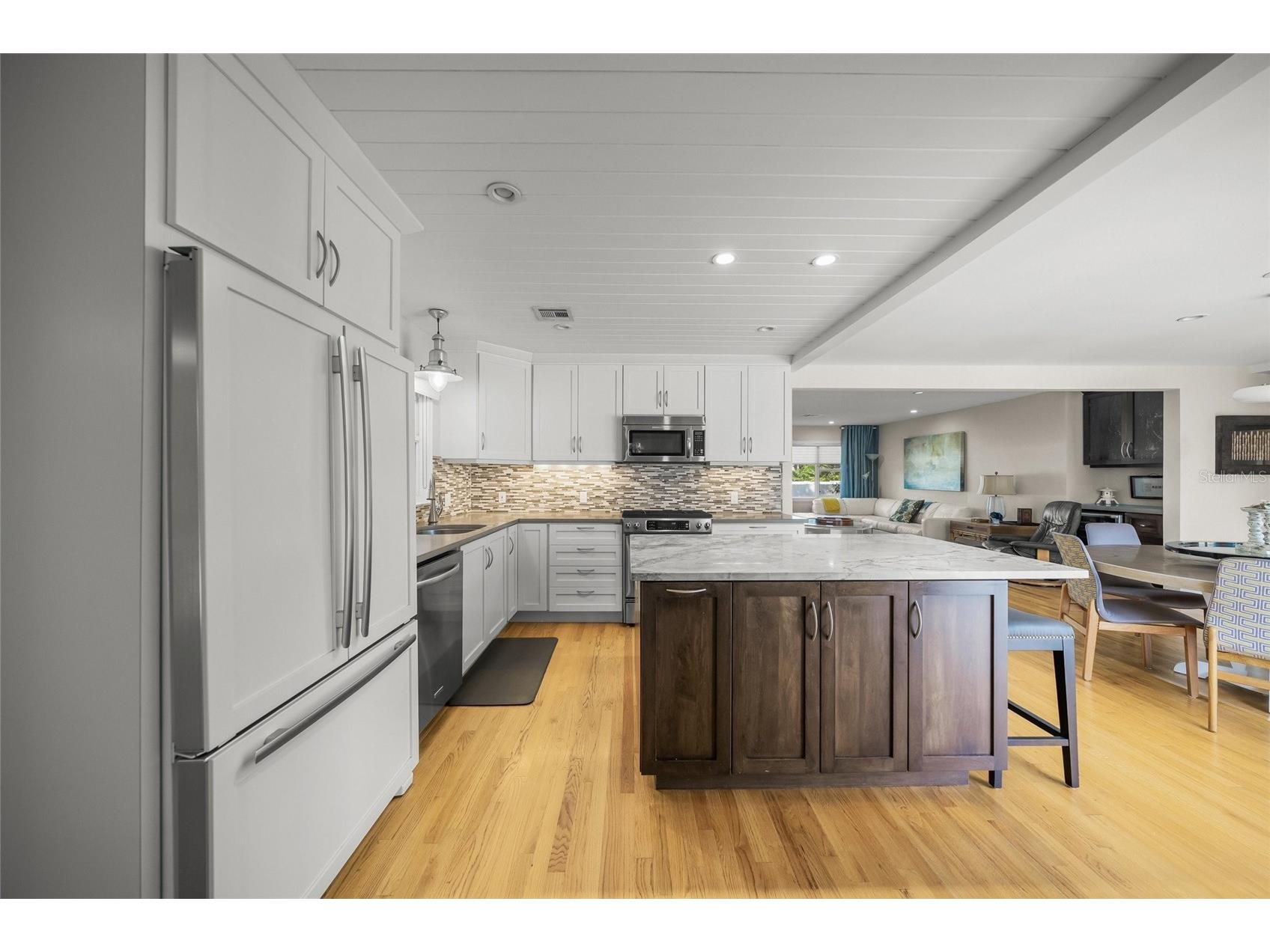 3331 Old Oak Drive Sarasota FL 34239 A4675449 image6