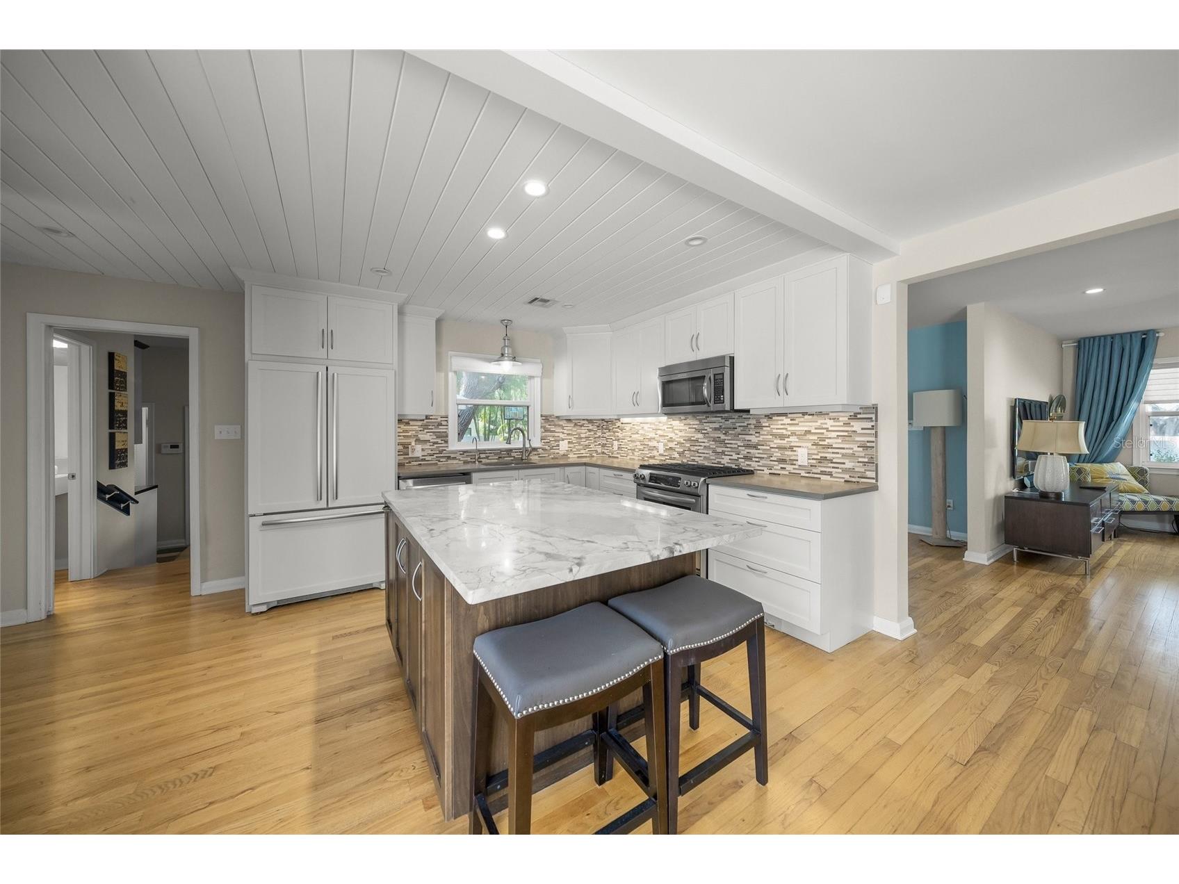 3331 Old Oak Drive Sarasota FL 34239 A4675449 image7