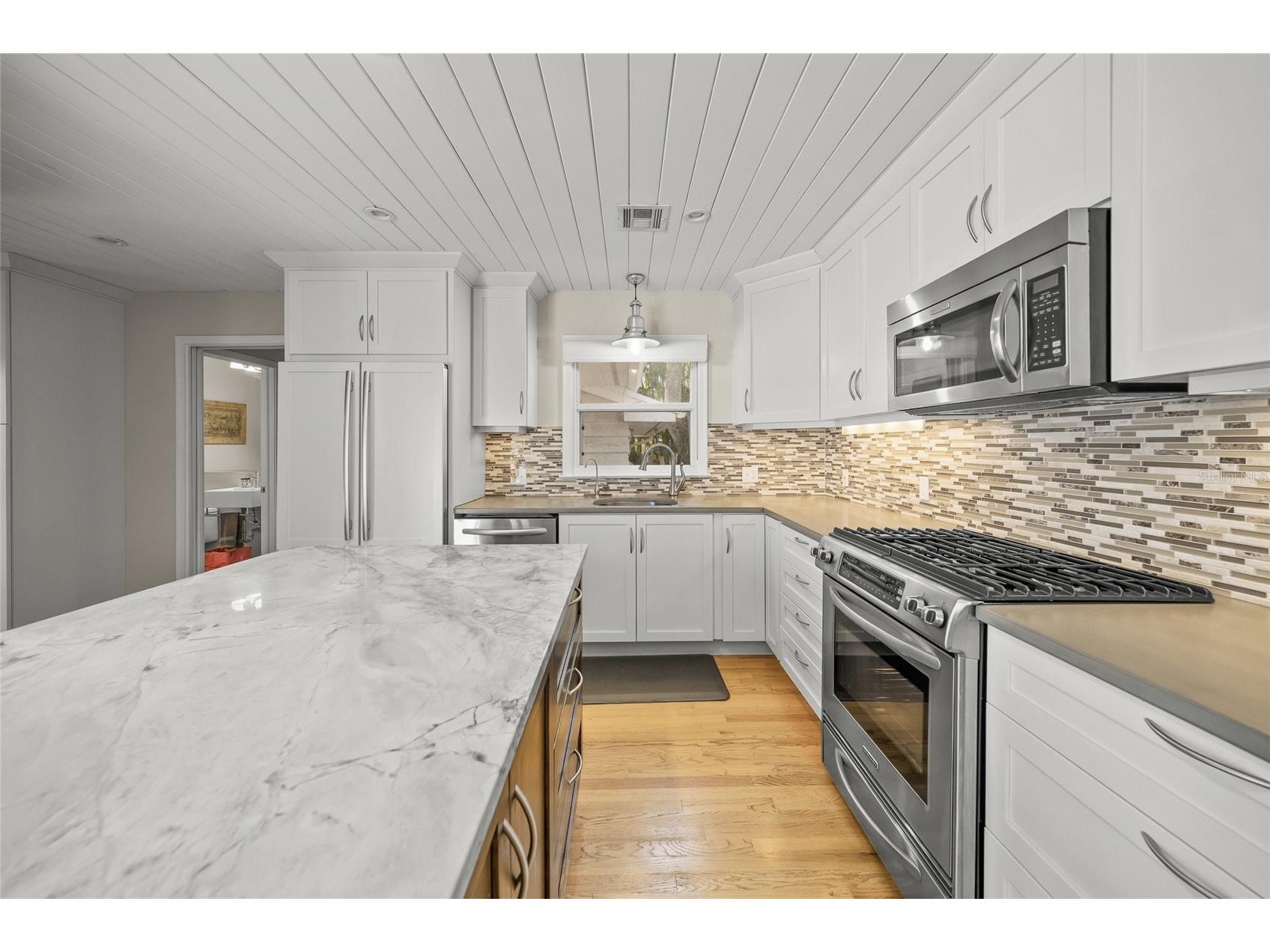 3331 Old Oak Drive Sarasota FL 34239 A4675449 image8
