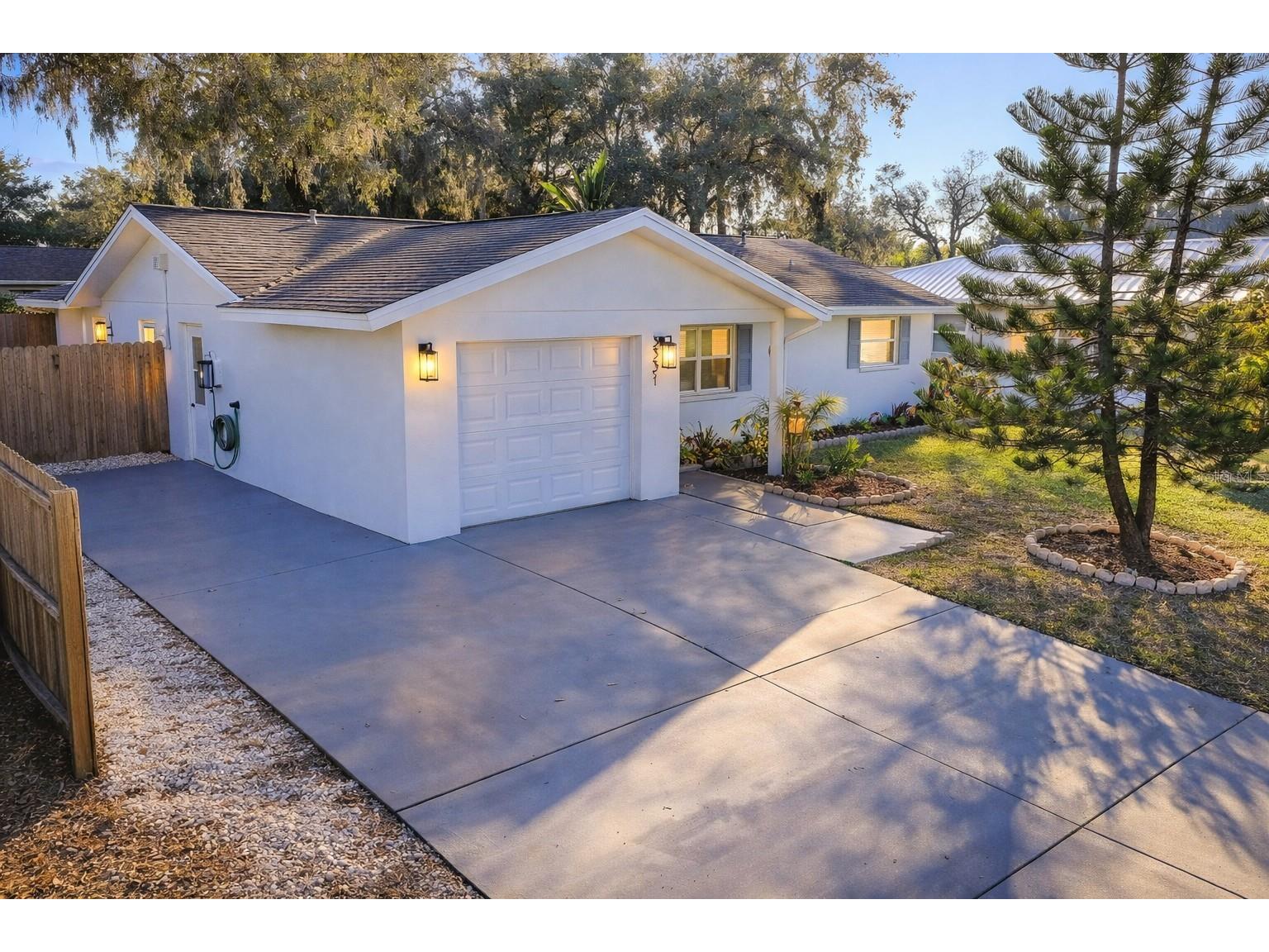 3331 Woodmont Drive Sarasota FL 34232 A4669661 image1