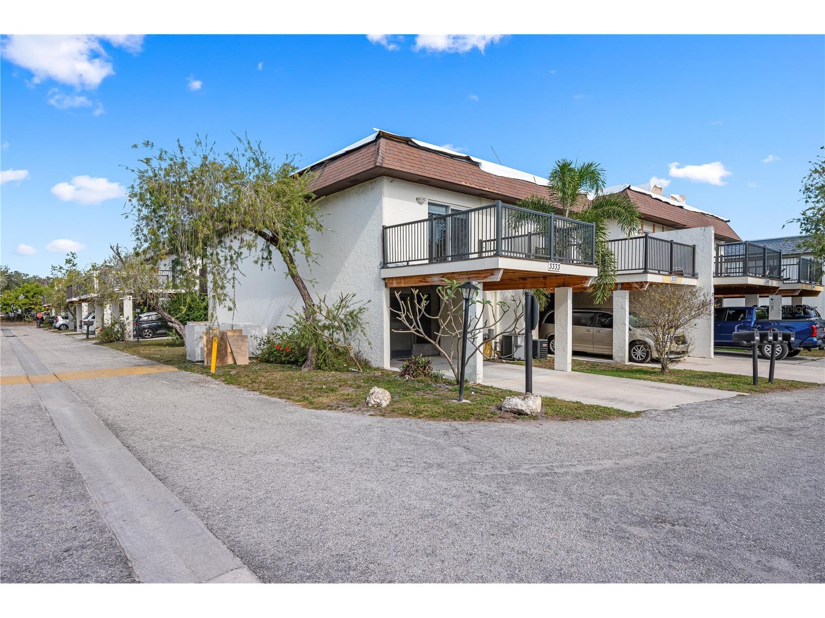 3333 Ramblewood Place Sarasota FL 34237 A4677162 image1