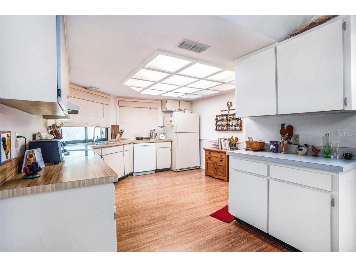 3335 Foxridge Circle Tampa FL 33618 TB8448789 image14