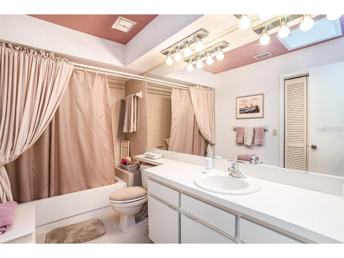 3335 Foxridge Circle Tampa FL 33618 TB8448789 image26