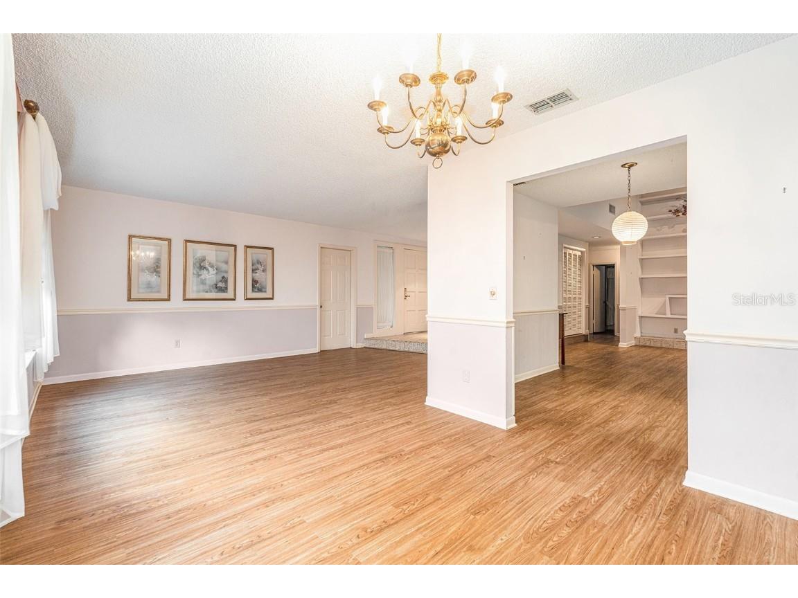 3335 Foxridge Circle Tampa FL 33618 TB8448789 image4