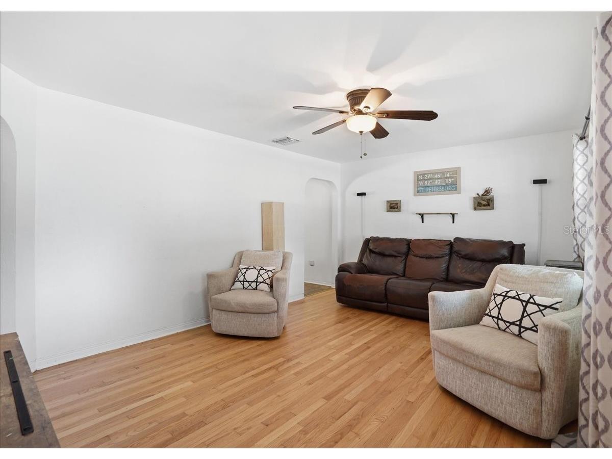 3337 16th Street N Saint Petersburg FL 33704 TB8494356 image8