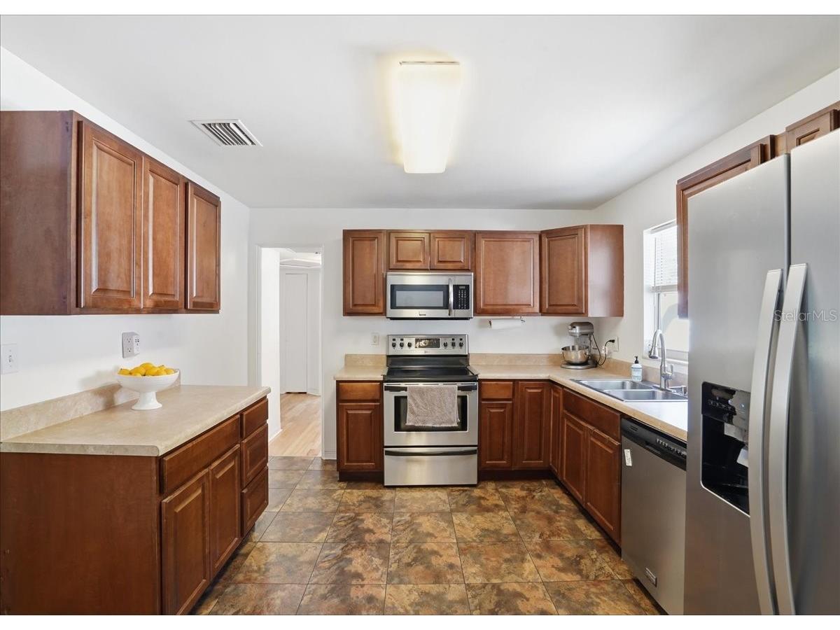 3337 16th Street N Saint Petersburg FL 33704 TB8494356 image9