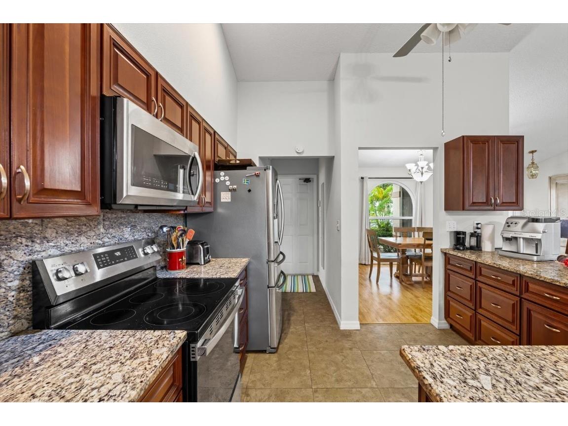 3339 Sheffield Circle Sarasota FL 34239 A4663227 image2