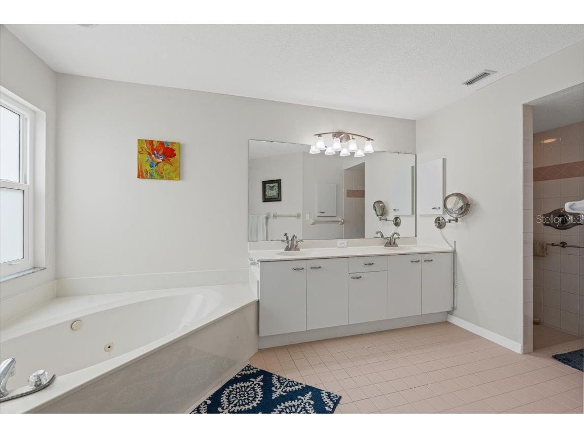 3339 Sheffield Circle Sarasota FL 34239 A4663227 image22