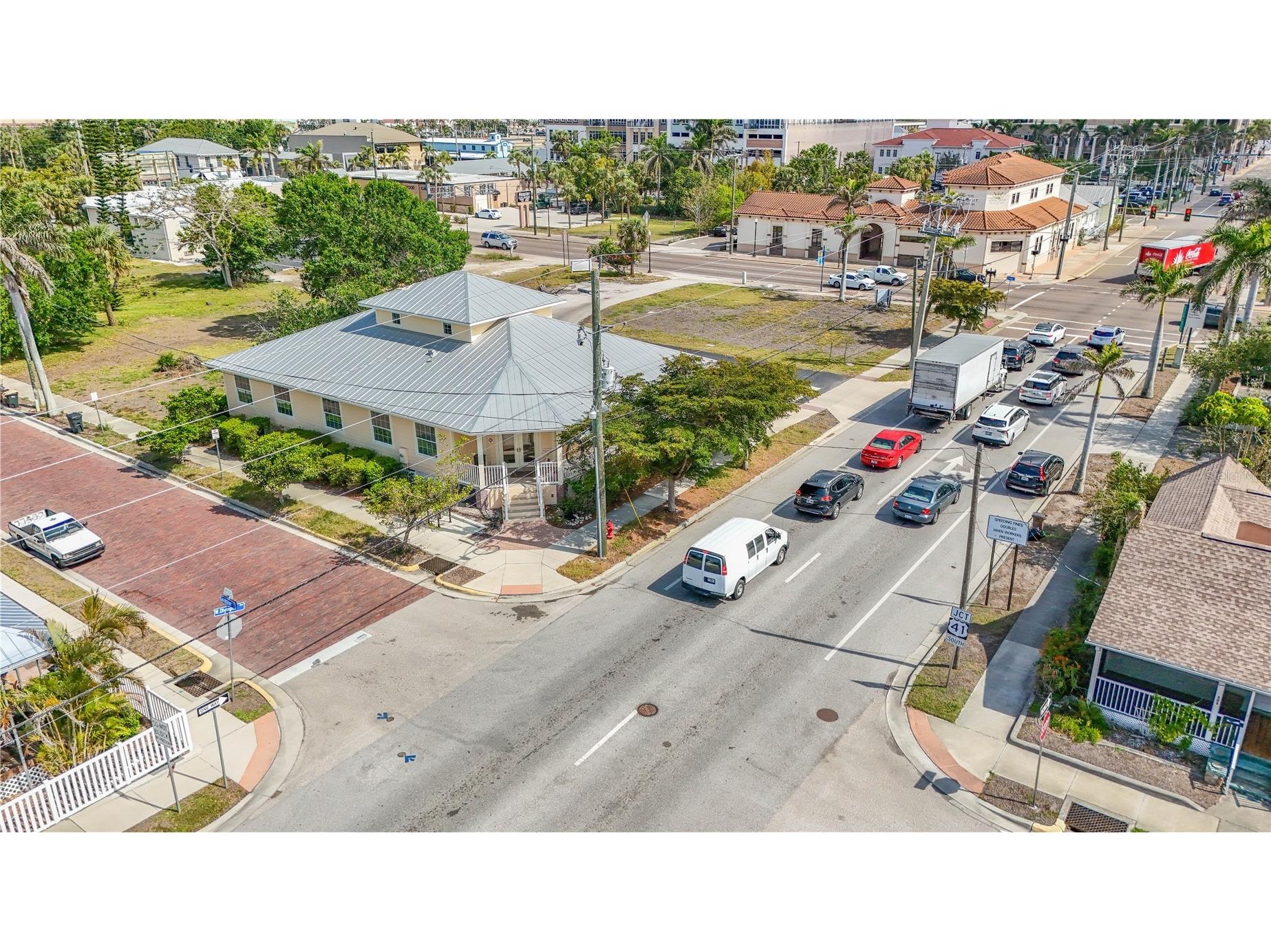 334 W Olympia Avenue Punta Gorda FL 33950 C7516688 image1