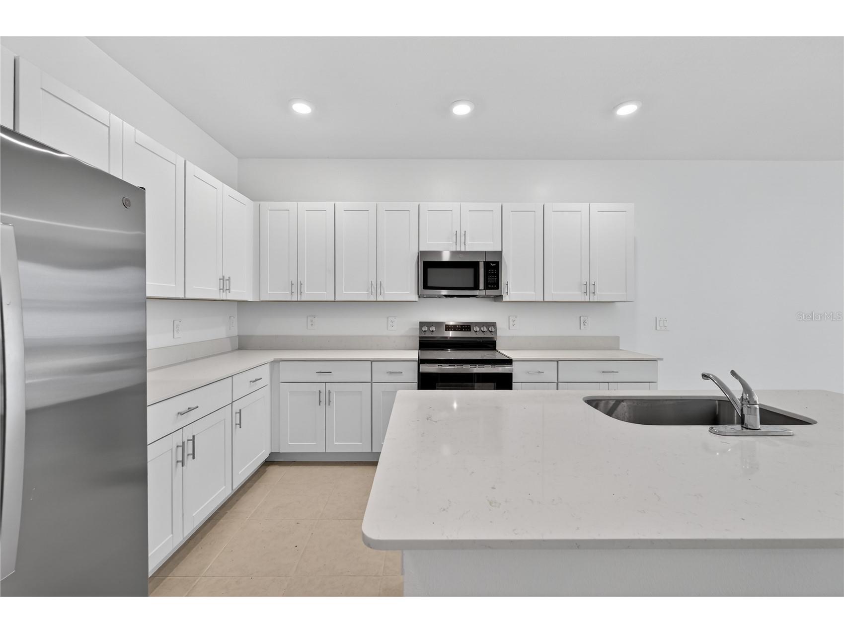 3346 Lapis Lake Dr Zephyrhills FL 33541 TB8460937 image3