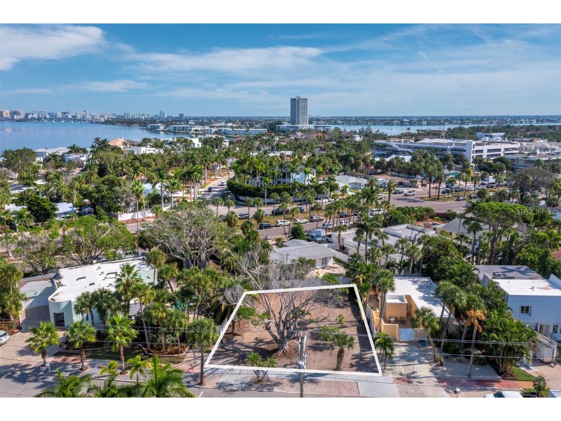 335 N Washington Drive Sarasota FL 34236 A4671235 image1