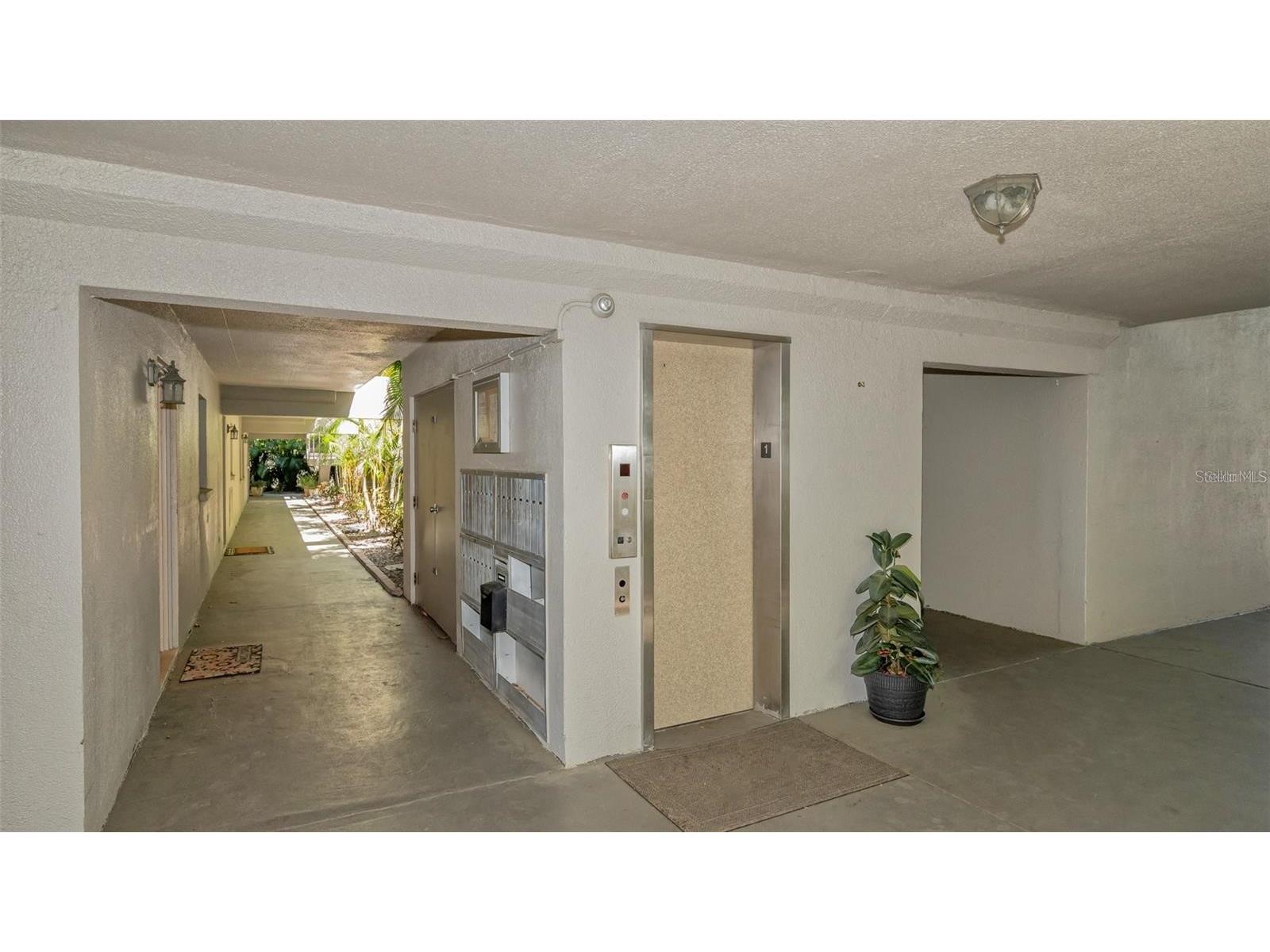 3350 S Osprey Avenue #211A Sarasota FL 34239 A4676199 image28