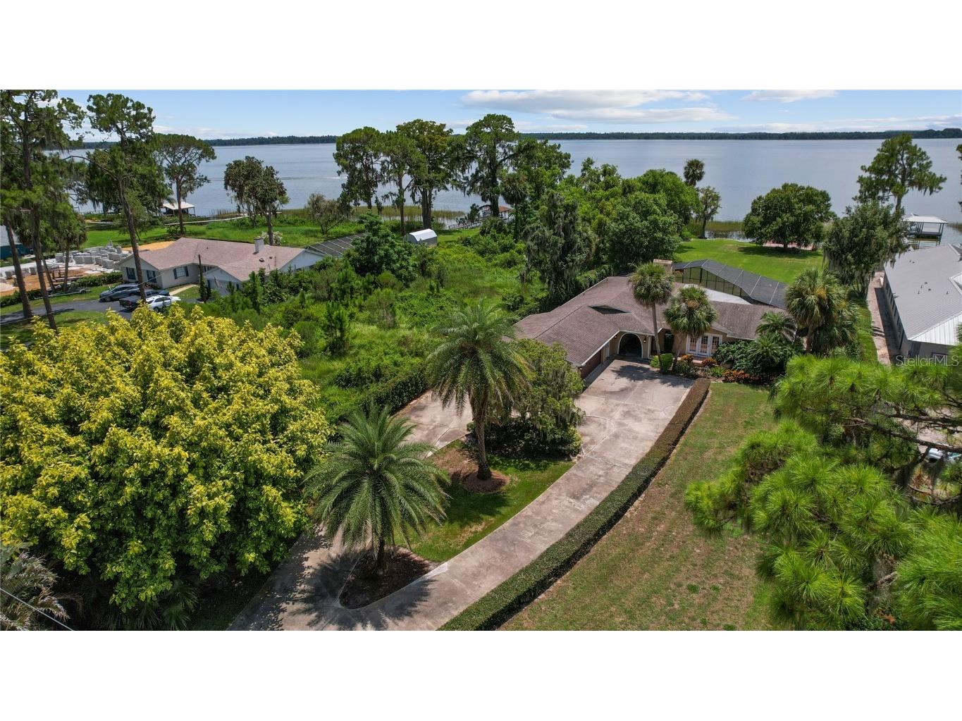 33505 Lakeshore Drive Tavares FL 32778 - LAKE DORA O6129480 image1
