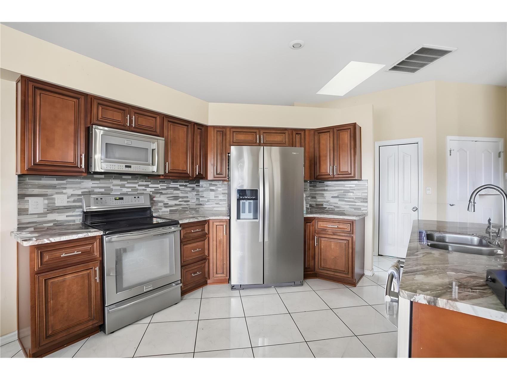 3352 St Ives Boulevard Spring Hill FL 34609 W7882376 image6