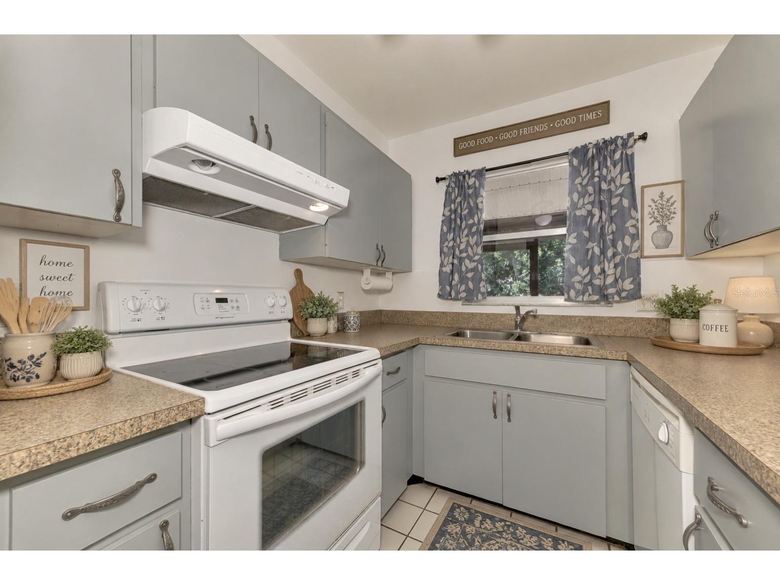 3360 Ramblewood Drive S #8 Sarasota FL 34237 A4693442 image14