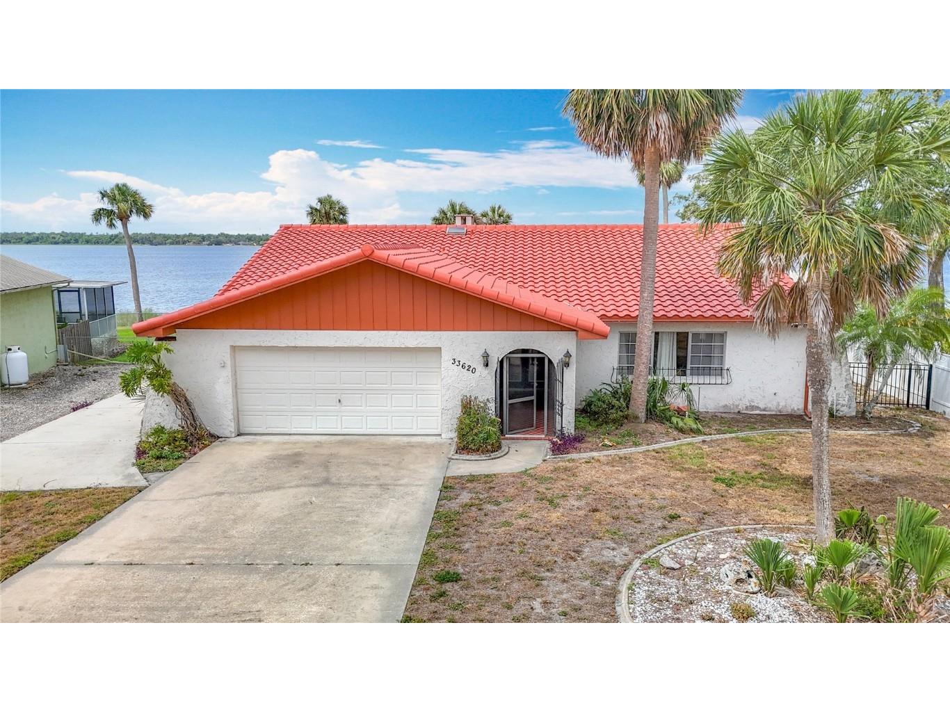 33620 Picciola Drive Fruitland Park FL 34731 - LAKE GRIFFIN G5106252 image1