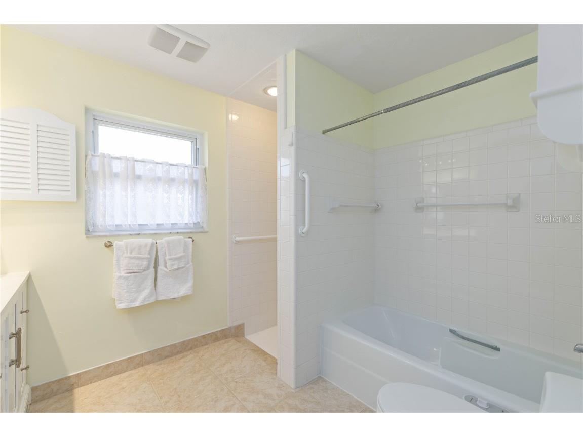 3363 Sheffield Circle Sarasota FL 34239 A4672288 image17