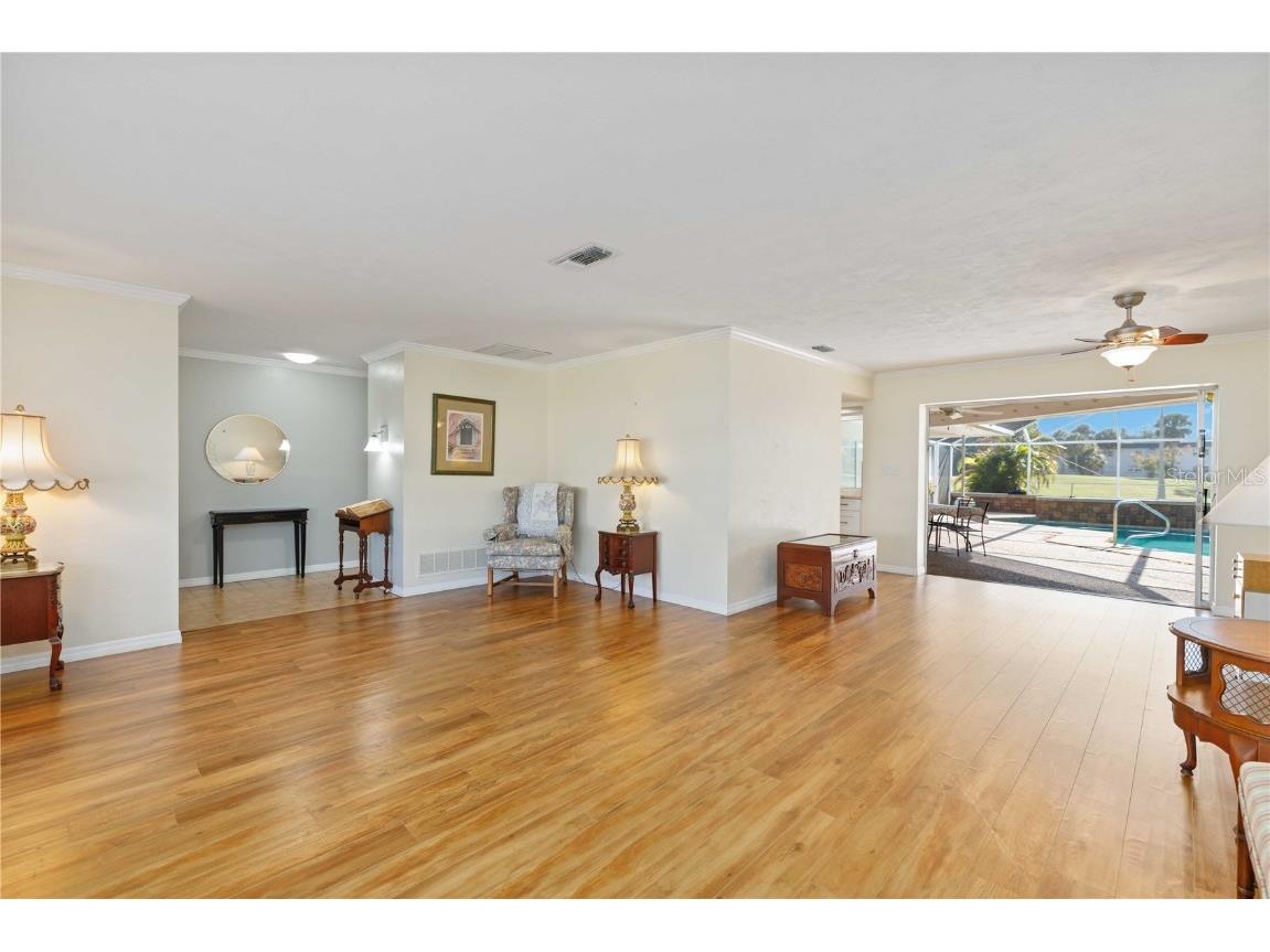 3363 Sheffield Circle Sarasota FL 34239 A4672288 image4