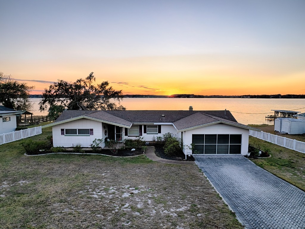 33648 Picciola Drive Fruitland Park FL 34731 - LAKE GRIFFIN G5091813 image1