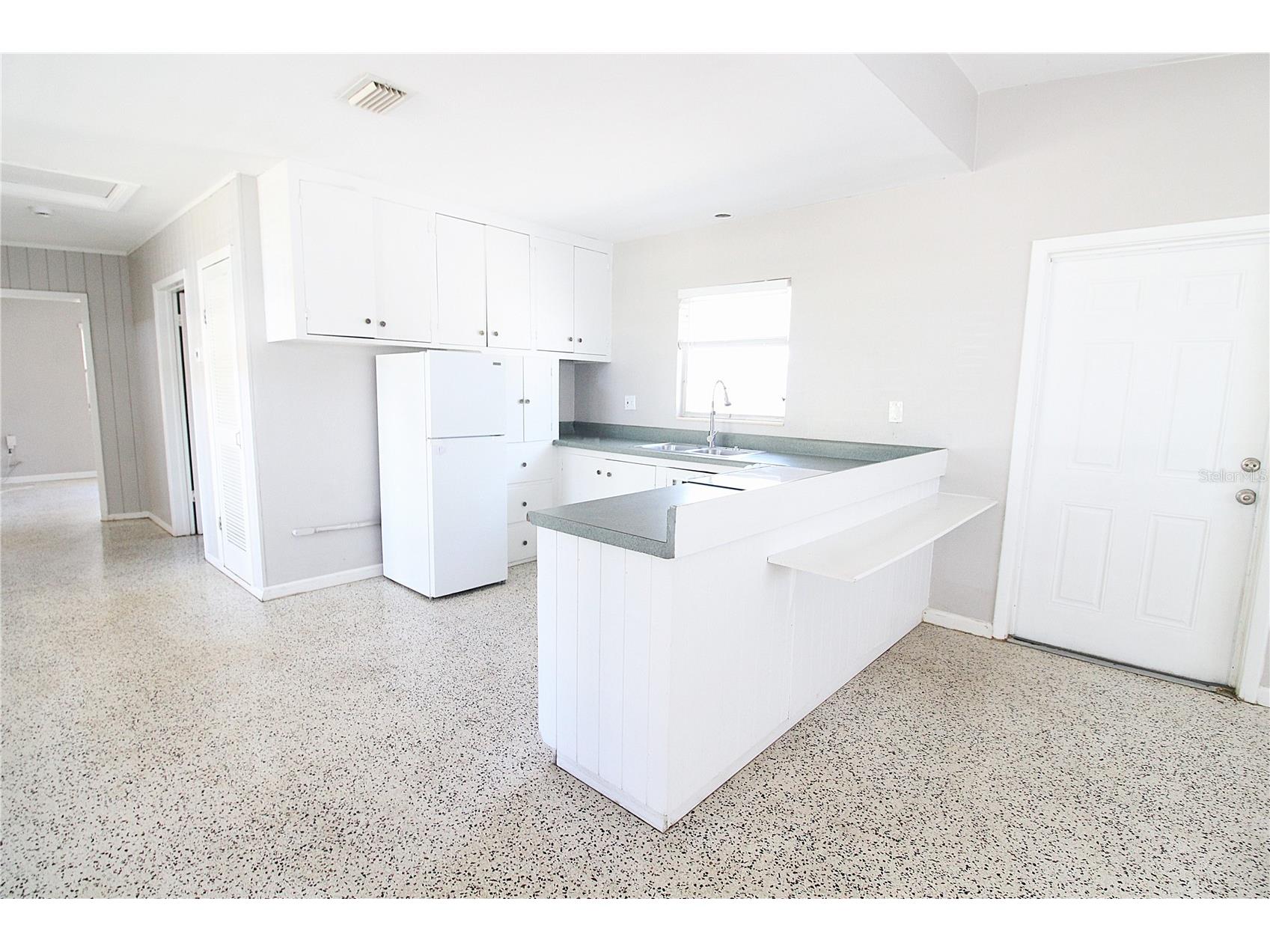 3365 Melody Ln Sarasota FL 34237 A4684095 image8