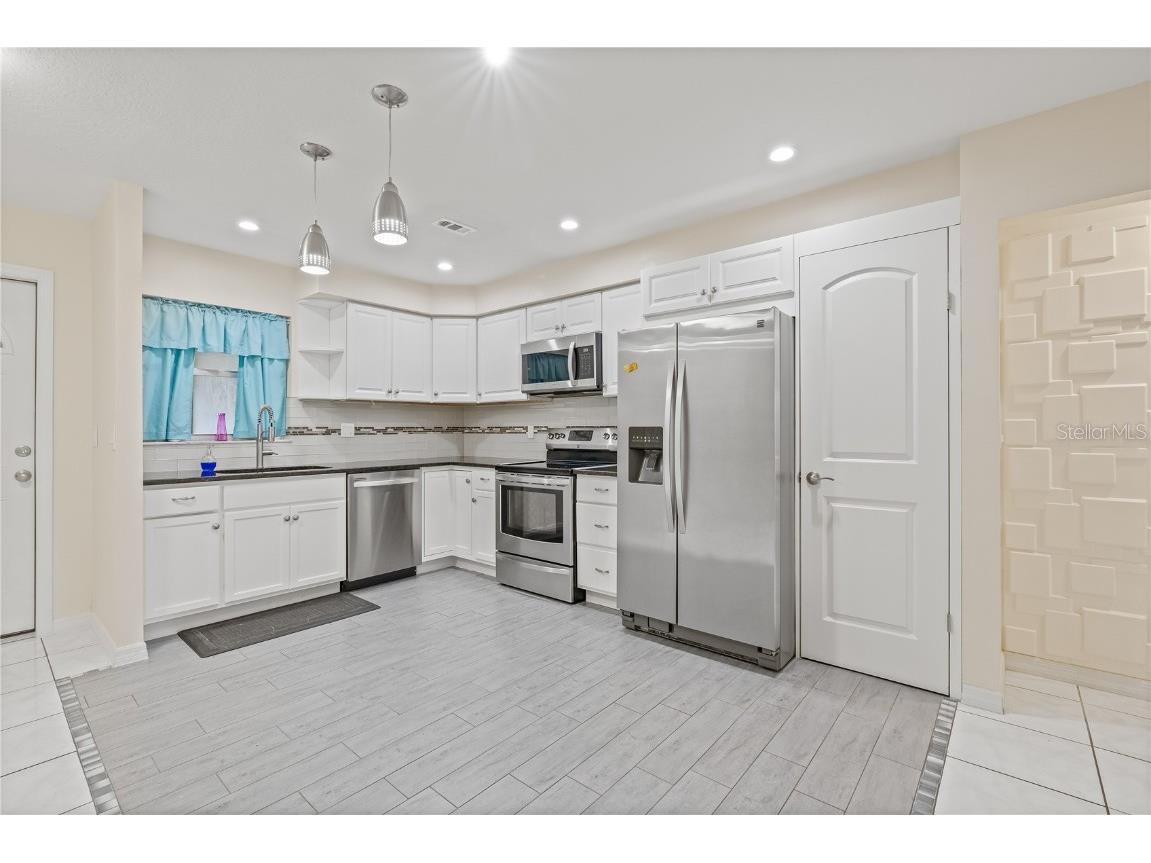 3368 Ramblewood Place #37-D-1 Sarasota FL 34237 TB8401085 image3