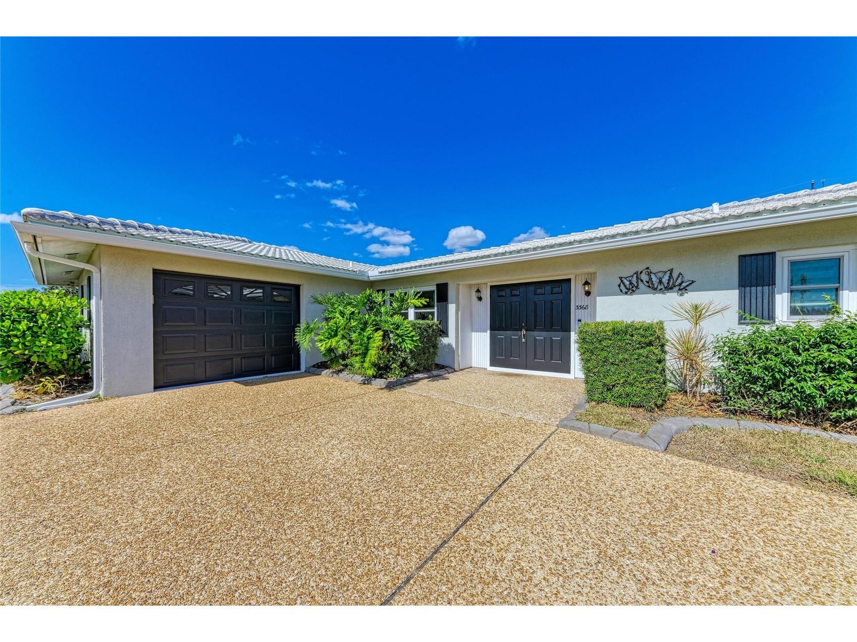 3368 Sheffield Circle Sarasota FL 34239 A4679367 image2