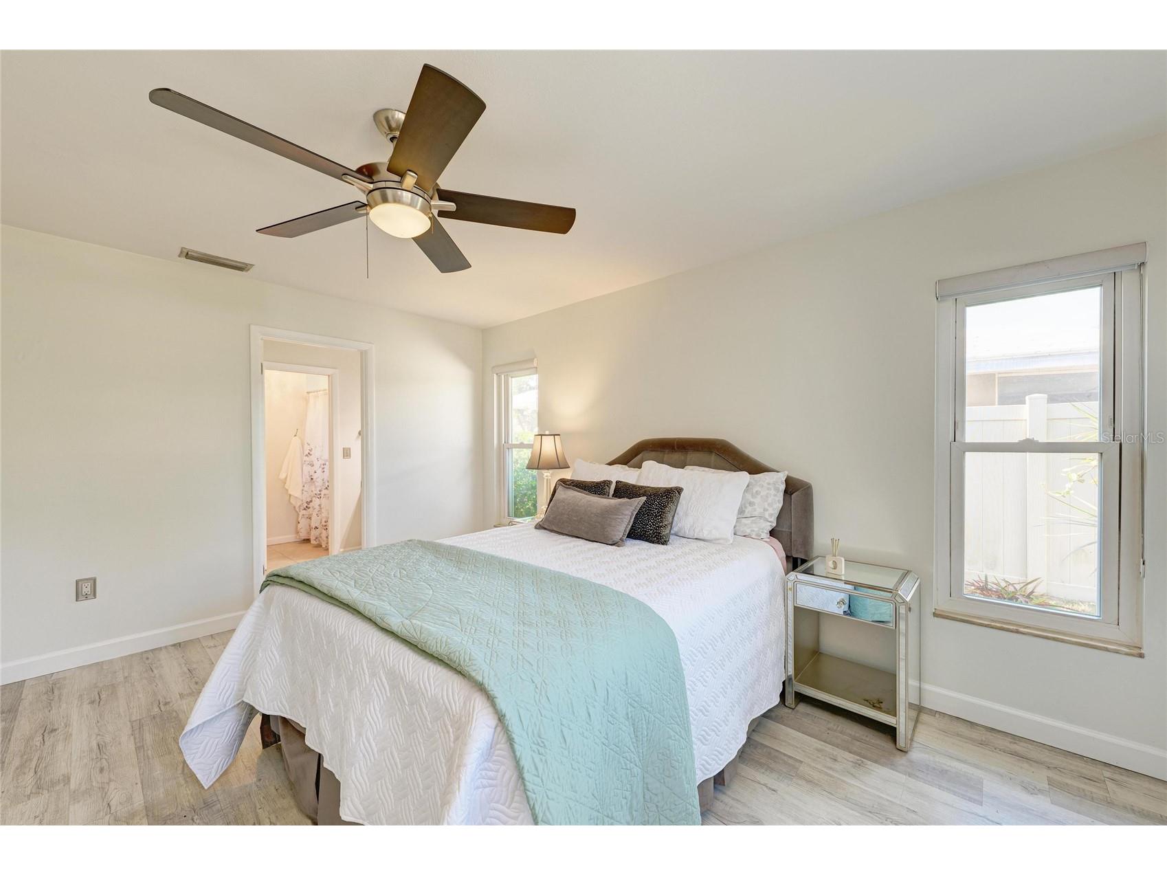 3368 Sheffield Circle Sarasota FL 34239 A4679367 image21