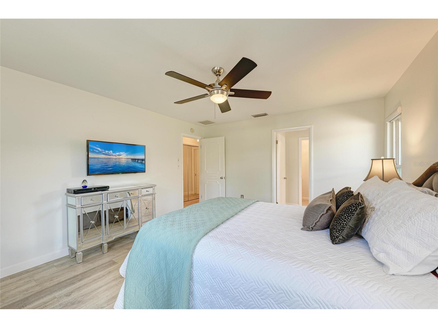 3368 Sheffield Circle Sarasota FL 34239 A4679367 image22