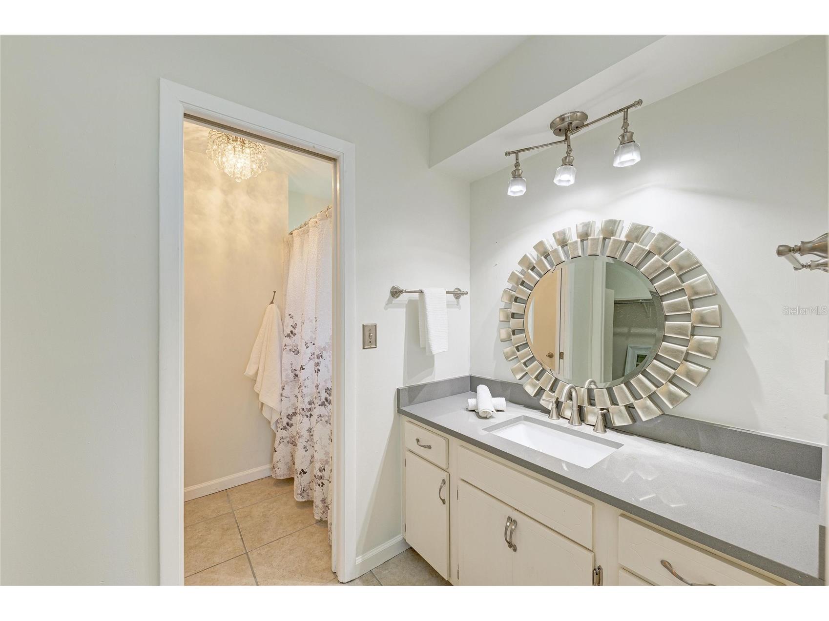 3368 Sheffield Circle Sarasota FL 34239 A4679367 image24