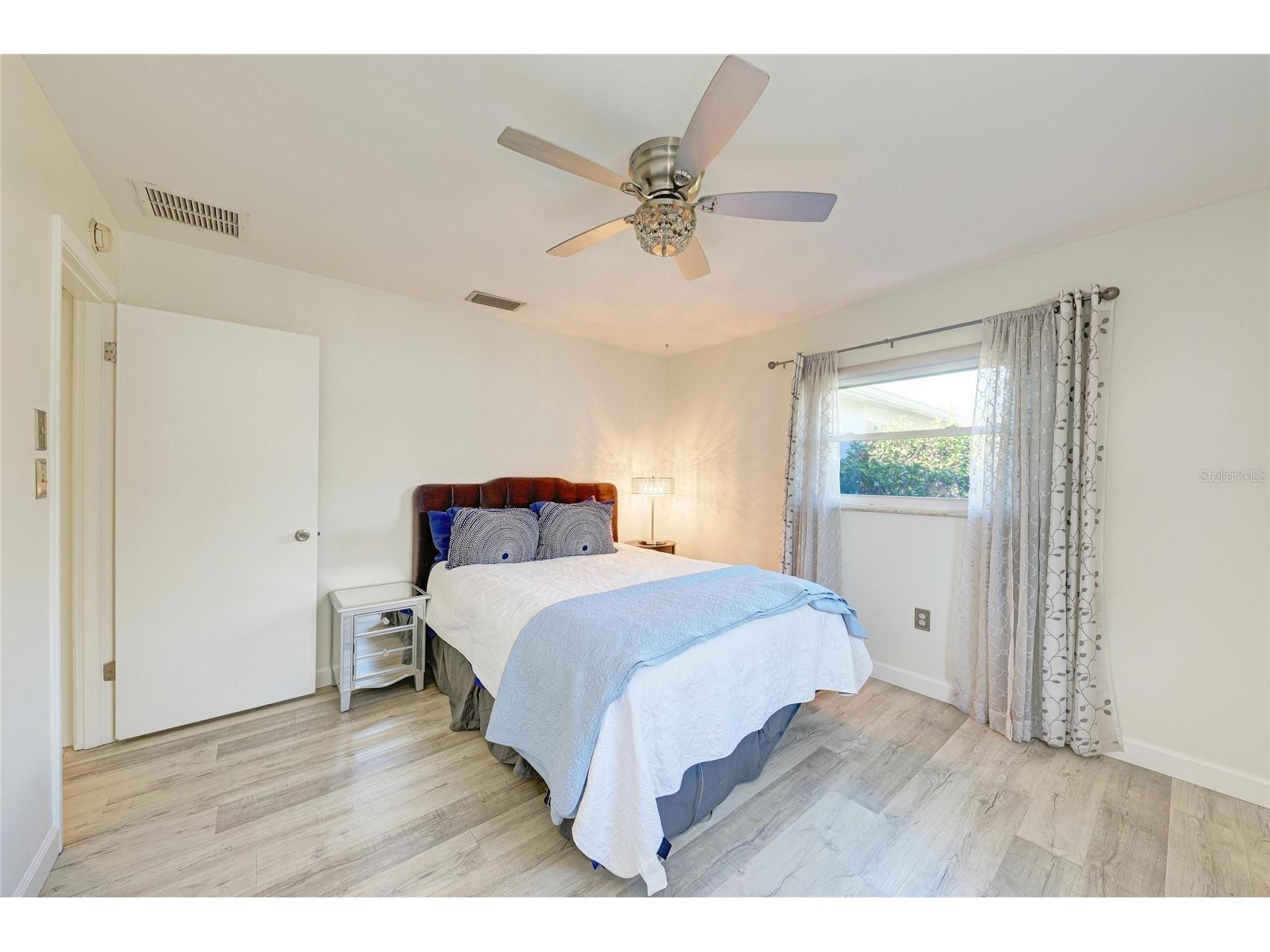 3368 Sheffield Circle Sarasota FL 34239 A4679367 image28