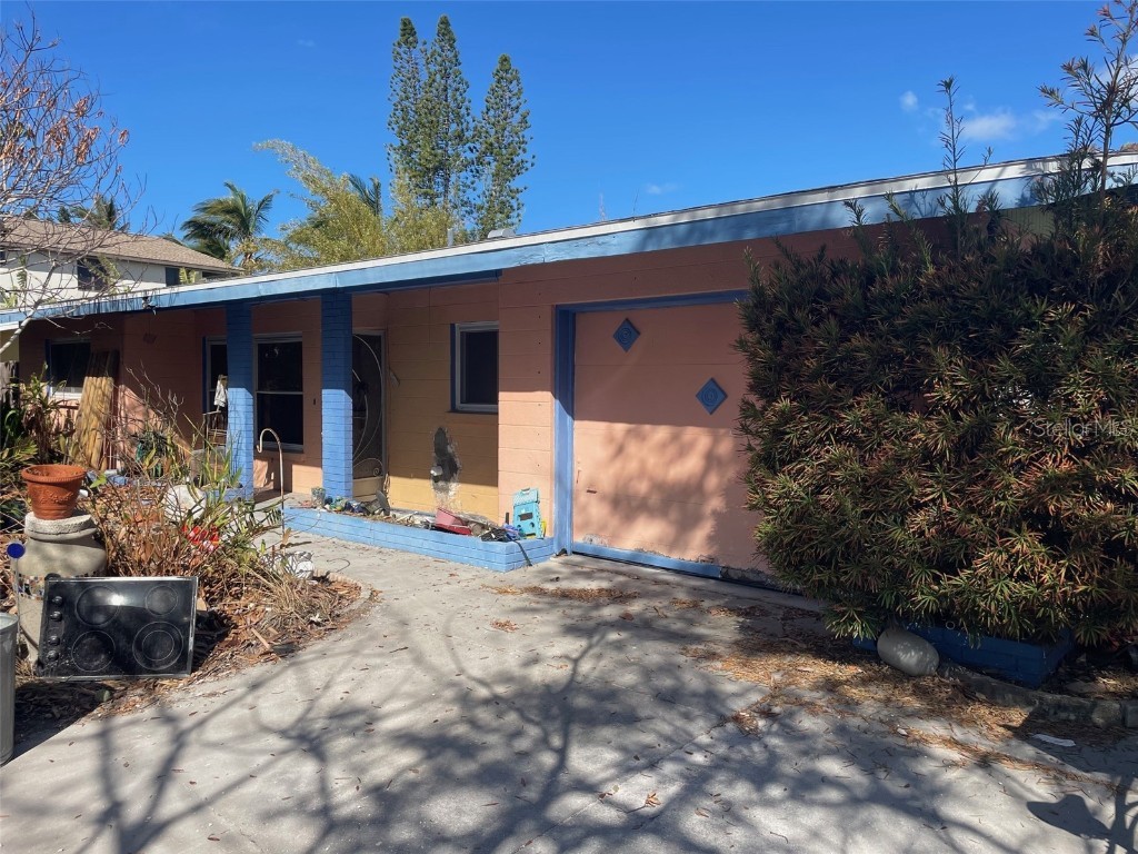 337 Avenida Madera Sarasota FL 34242 - GRAND CANAL A4627878 image1