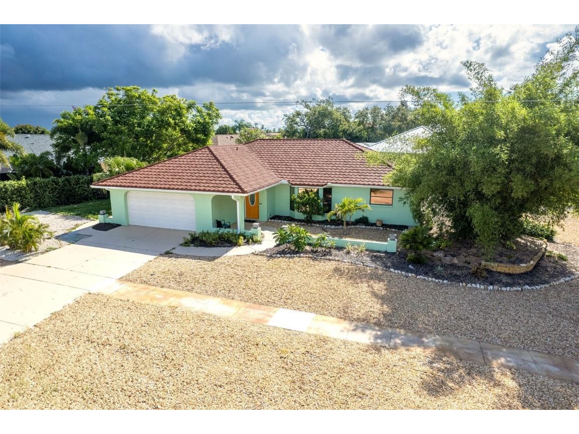 337 Gladstone Boulevard Englewood FL 34223 D6137176 image1