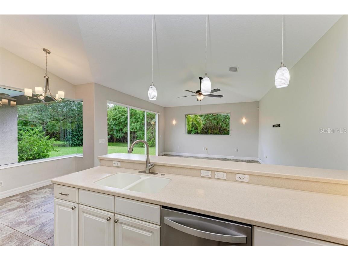 337 Snapdragon Loop Bradenton FL 34212 A4621357 image12